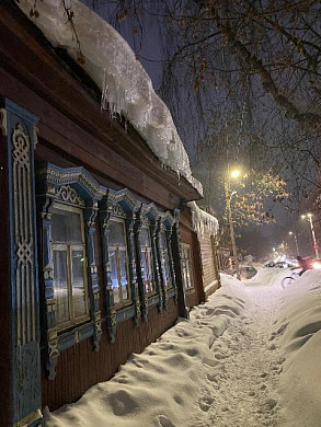 Жильцы одного из частных домов не чистят крышу